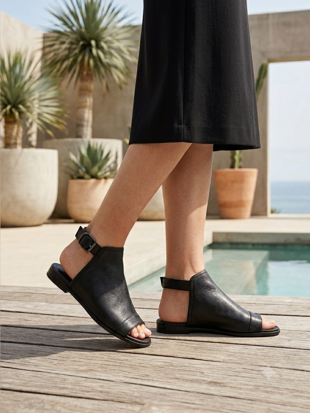 Eileen Fisher black Dakota leather flat sandals - size 5.5